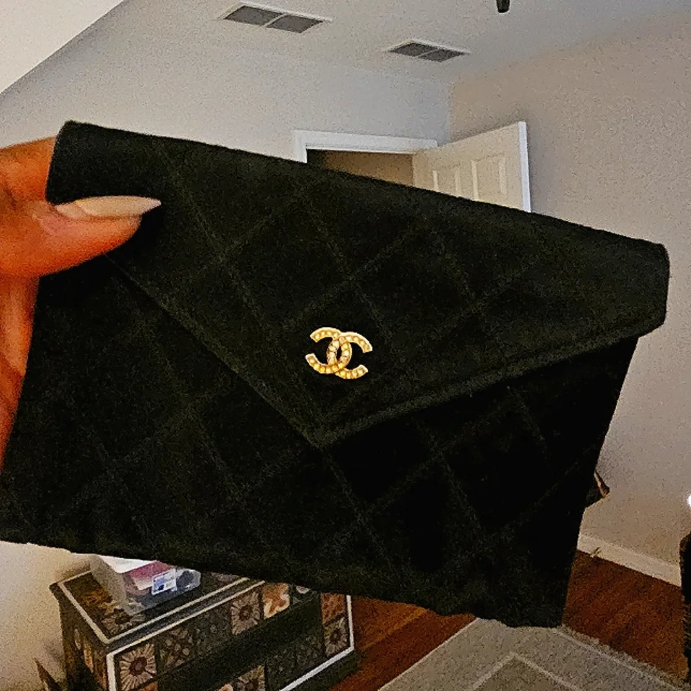 Vintage CHANEL Short Wallet - Picture 3 of 3